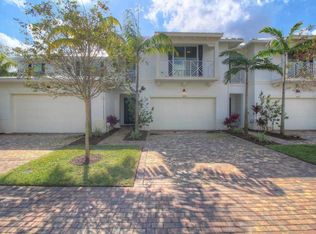 6028 Southampton Sq N, Palm Beach Gardens, FL 33418