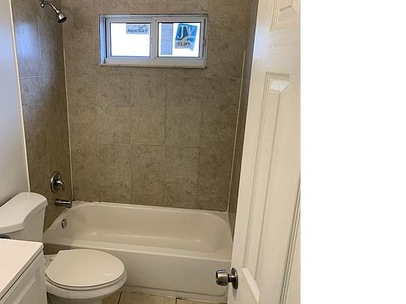 4th image of 1115 N H St APT 3