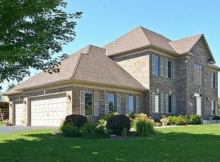 8682 Carriage Hill Rd, Savage, MN 55378