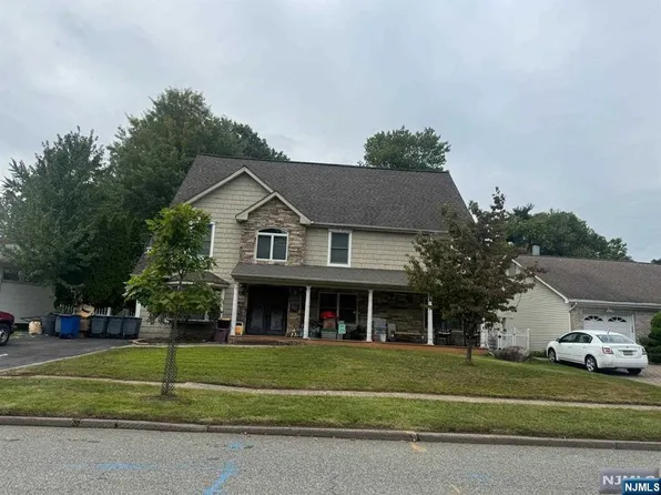 363 Oak Ave, River Edge, NJ 07661