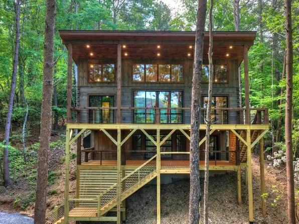 328 Crabapple Dr, Blue Ridge, GA 30513