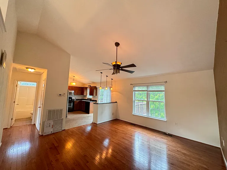 1122 Updike Rd SE — Photo 3