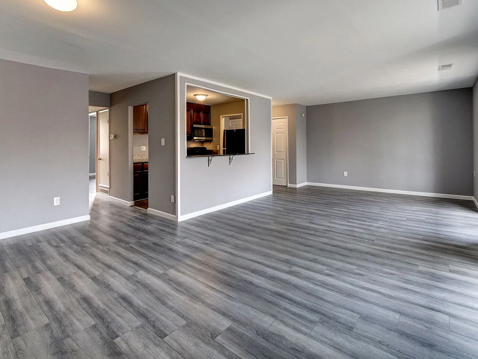 582 Wilson Bridge Dr — Photo 3