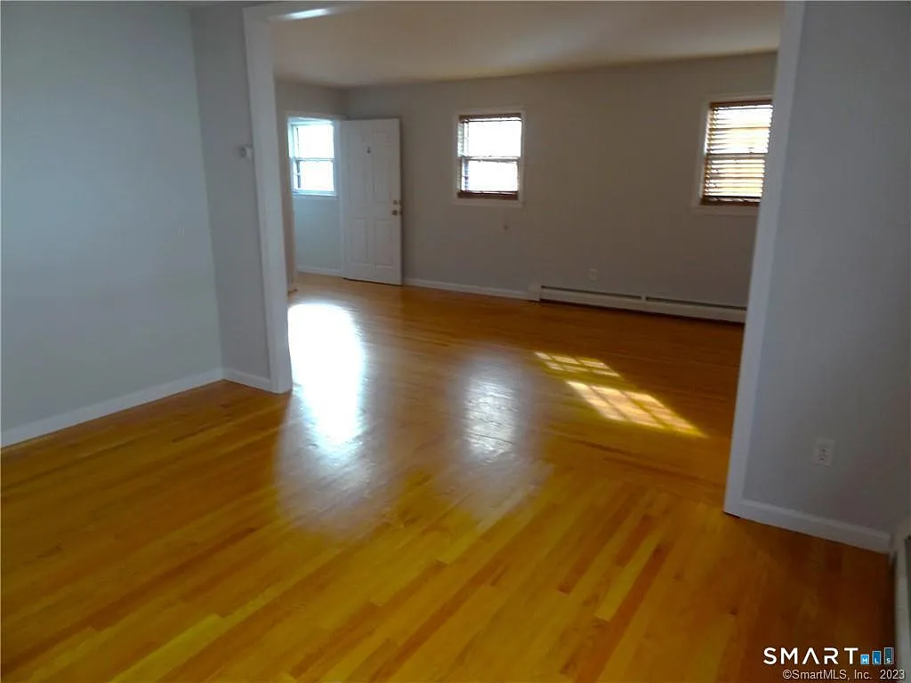 2 bed, 1.0 bath, 1232 sqft, $2,390 — Photo 3