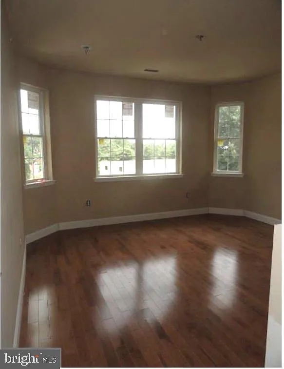 Building Photo - 7623 Ridge Ave #C