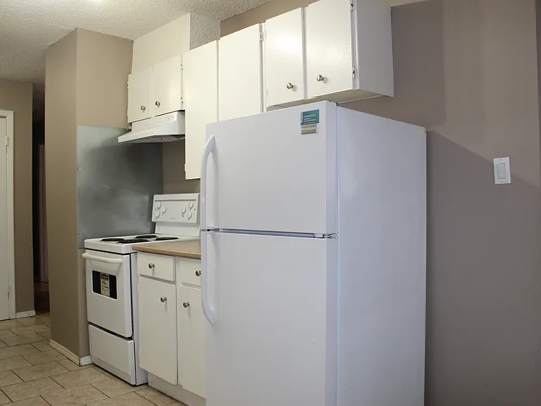 202 Avenue N S — Photo 13