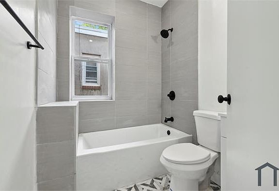 3rd image of 2426 N Marshall St #2