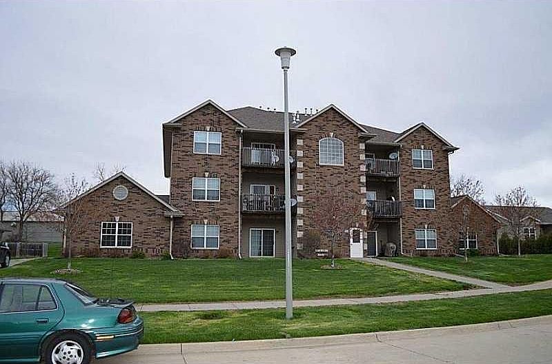 1st image of 90 E Jefferson St #4