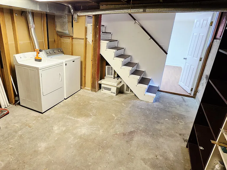 Laundry / Workshop / Storage