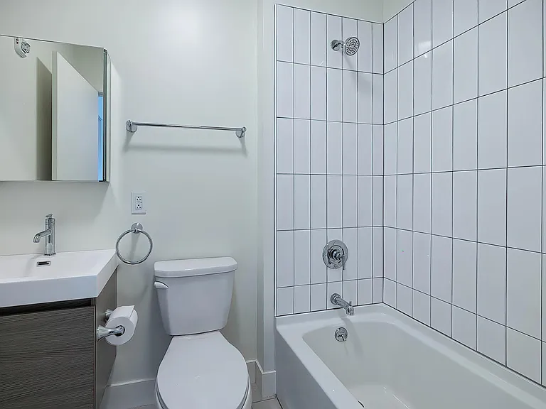 Lakehouse Luxury Apartments — Photo 9