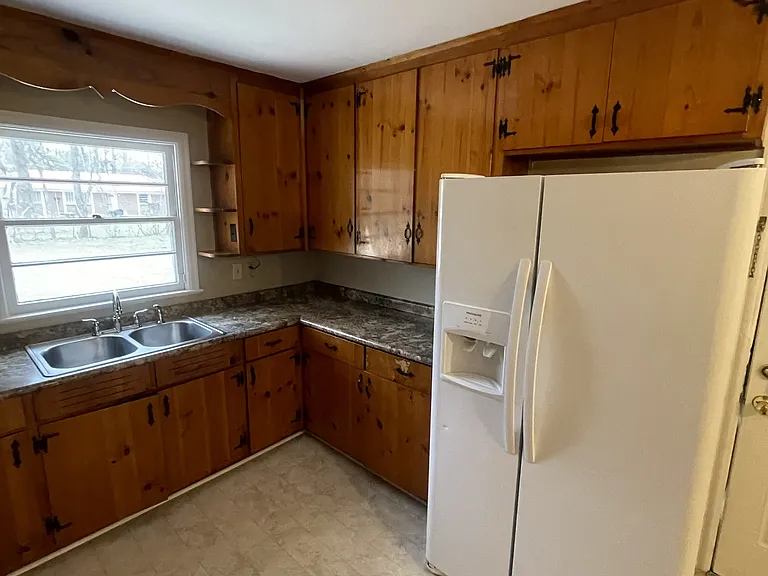 1430 Beaumont Dr — Photo 5
