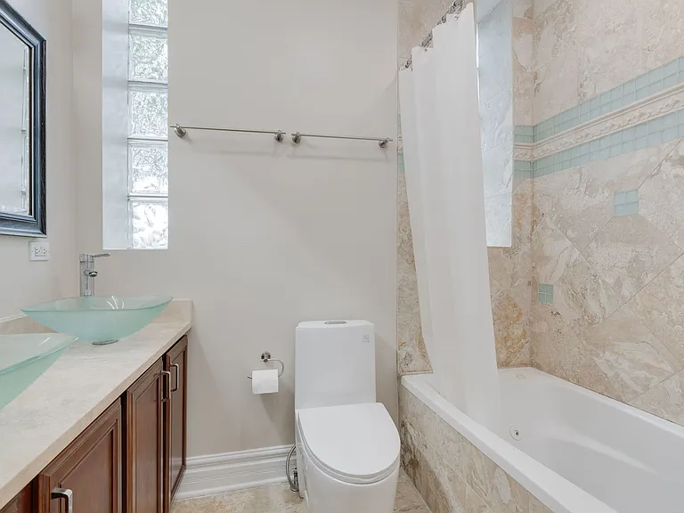 5014 S King Dr #2W — Photo 11