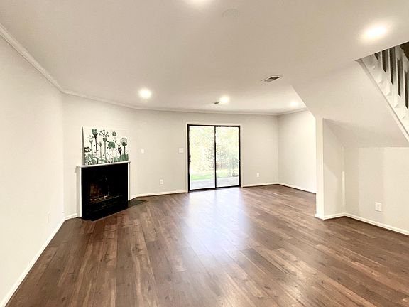 5th image of 106 Woodbridge Ln