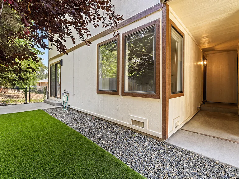 2230 E Roanoke Dr — Photo 3