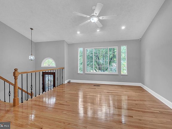 3rd image of 7704 Ivy Oak Dr