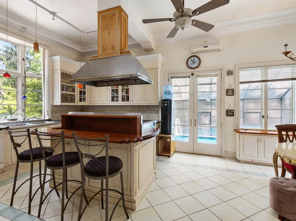 5440 Independence Avenue image 13 of 36