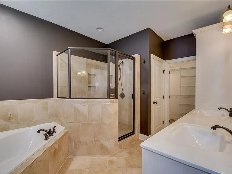 208 Havelock Dr — Photo 18