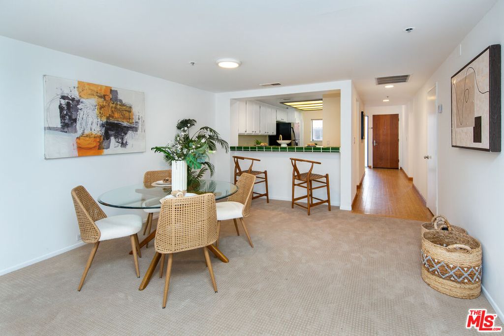 Apartment in Santa Monica, Ocean Park, Los Angeles - View 3