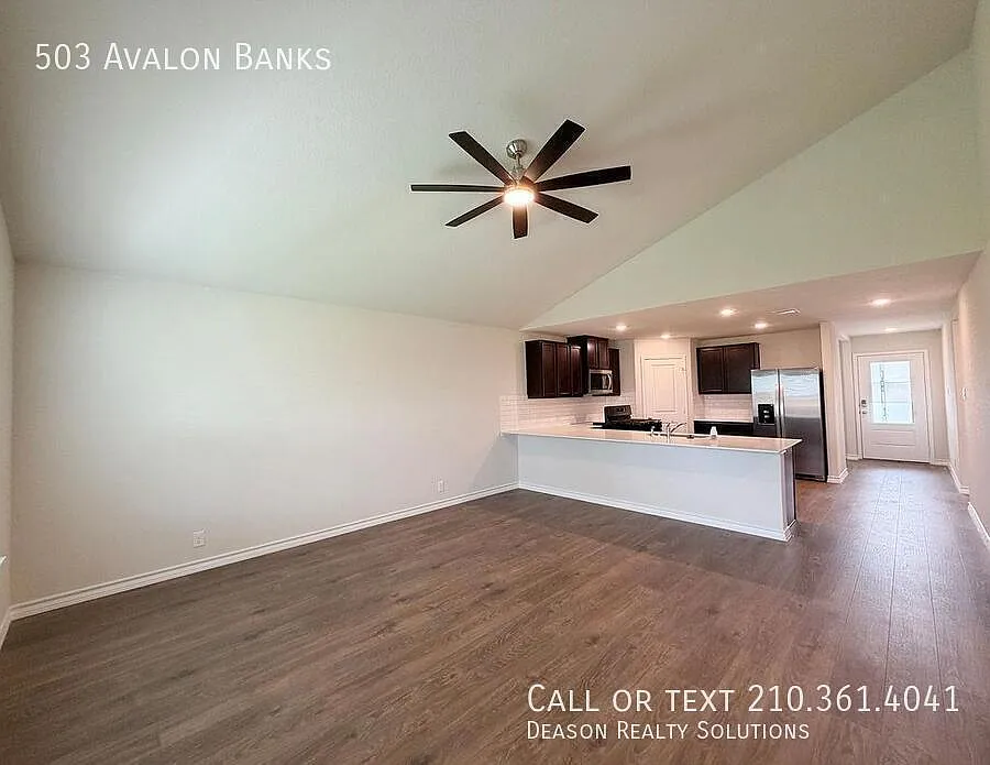 Building Photo - 503 Avalon Banks