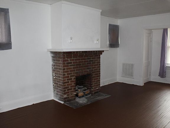 2nd image of 913 Dearing St