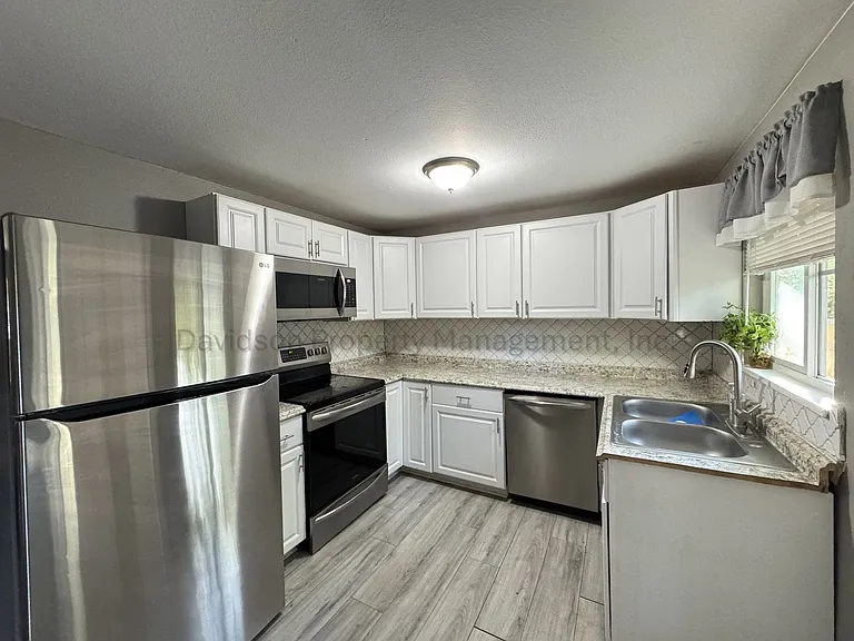 4470 Monica Dr — Photo 2