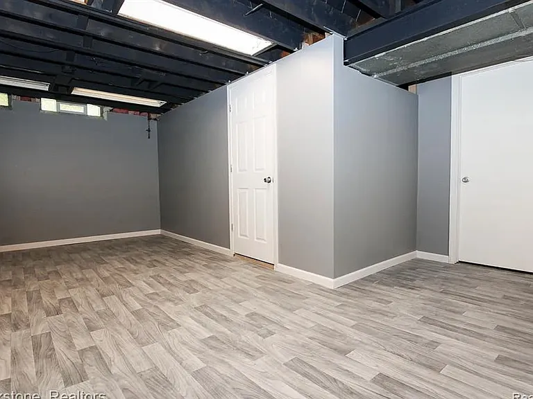 24320 Cunningham Ave — Photo 15