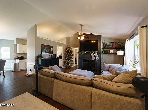 3rd image of 504 Exford Ct