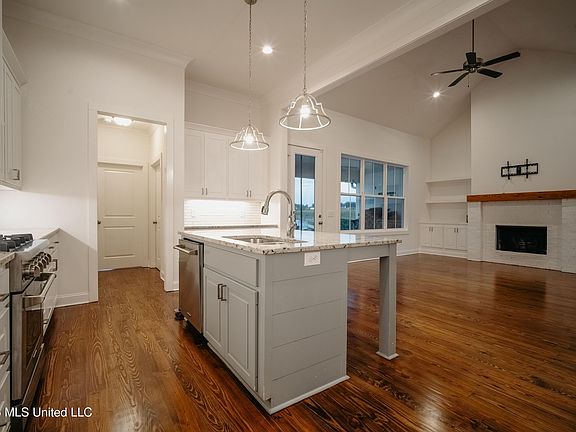 3rd image of 159 Camden Lake Dr