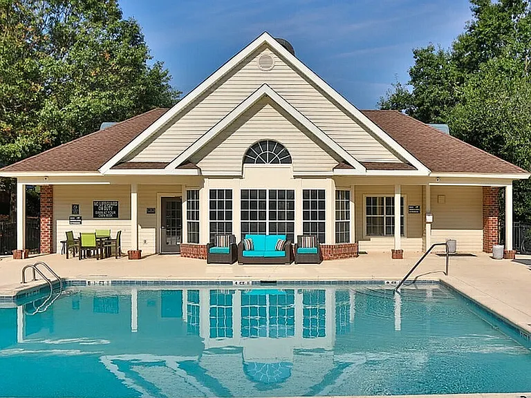 Sparking Pool
