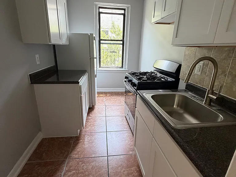 101 Sherman Ave #5C — Photo 6