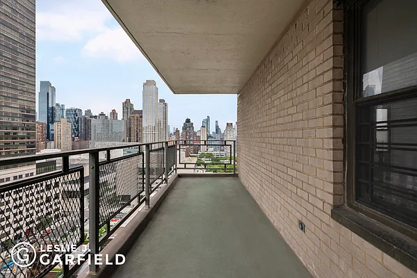 Sold by Leslie J. Garfield | media 15