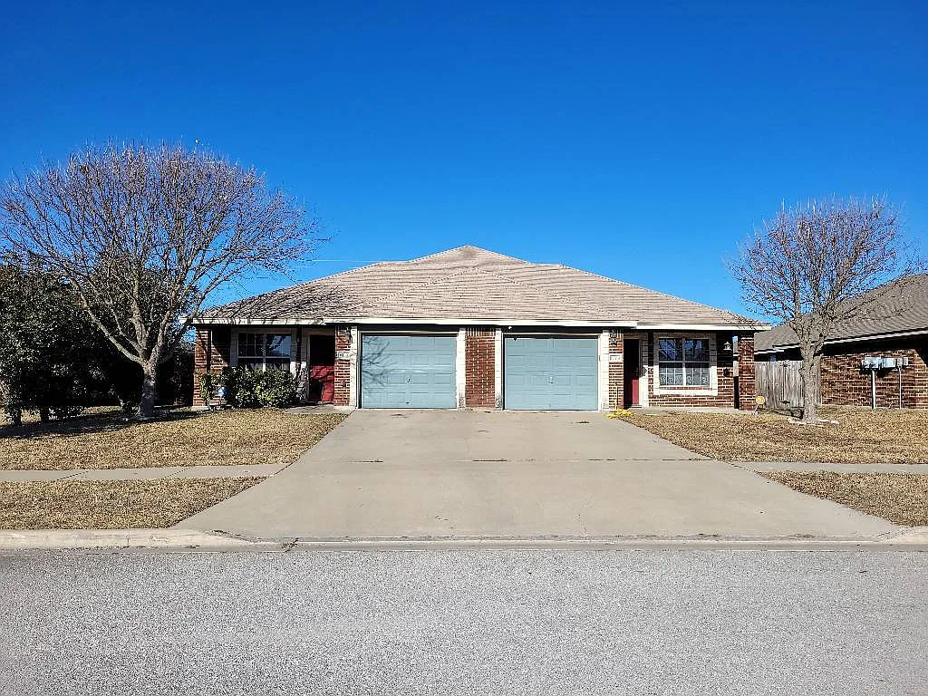 3 bed, 2.0 bath, 1290 sqft, $1,300 — Photo 1