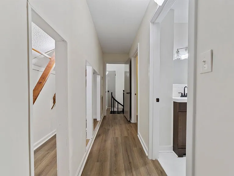 1304 Buckingham Rd — Photo 35