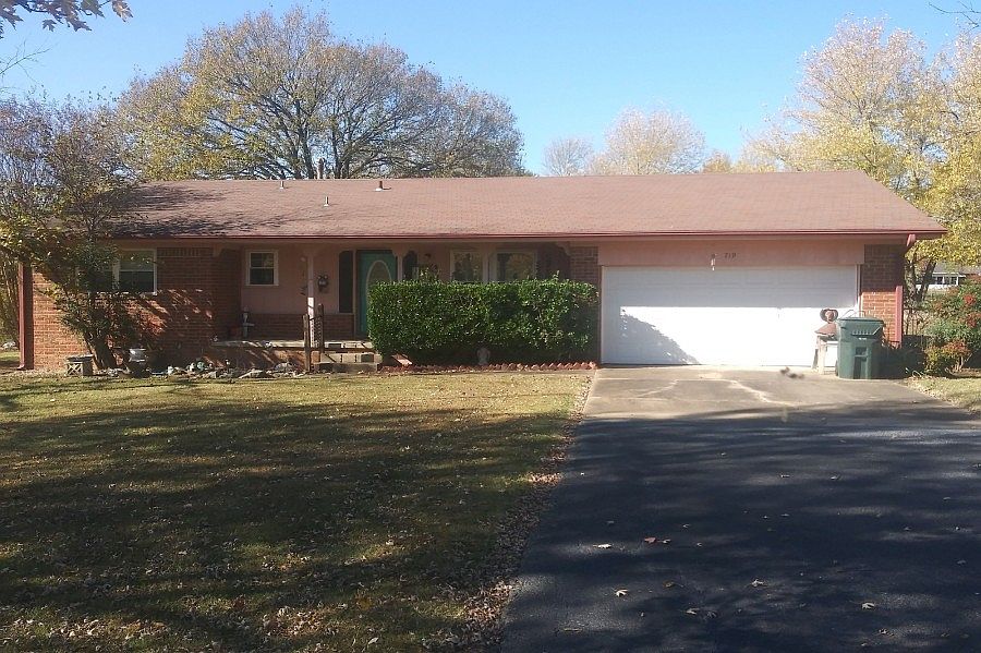 1st image of 719 Valentine Ln