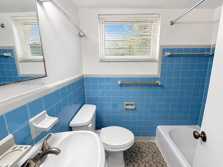 34 Madeira Ave #3 — Photo 5
