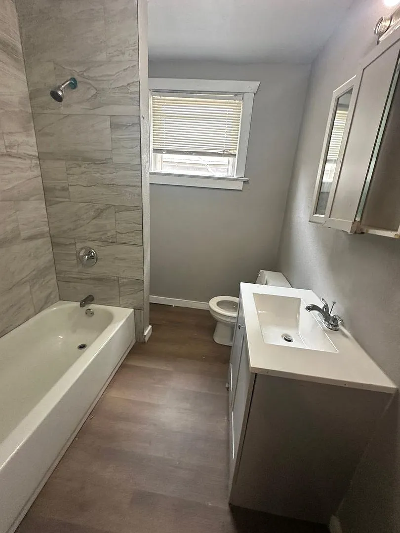 This is a 4 bedroom 1 full bathroom 1/2 bathhouse which has a spacious living room, dining room a... — Photo 3