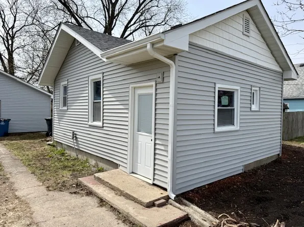 623 W North St, Crown Point, IN 46307