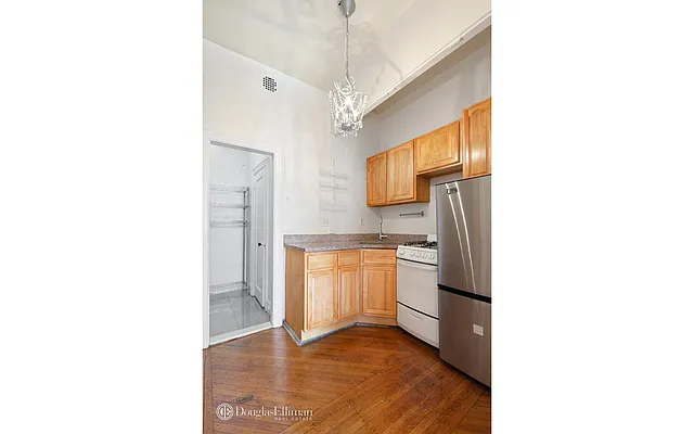 Rented by Douglas Elliman | media 14