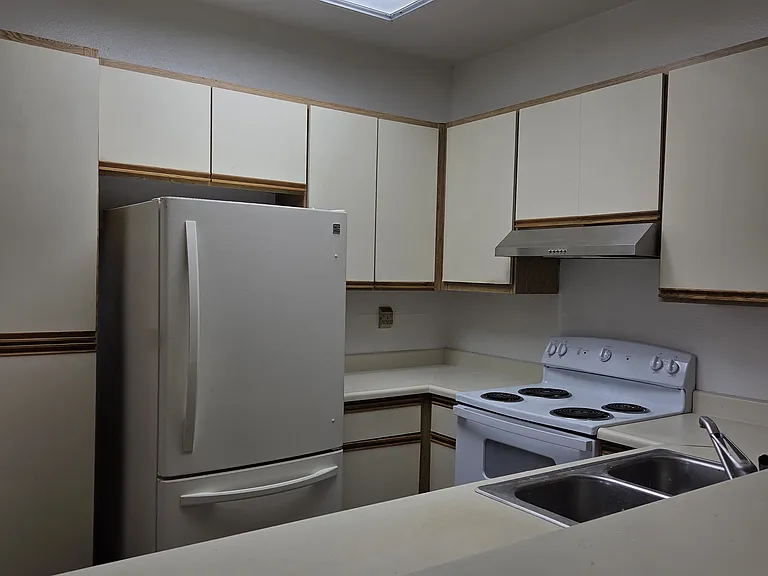1256 Stanhope Ln — Photo 5