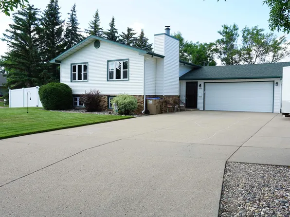 2910 1st Ave SW, Minot, ND 58701