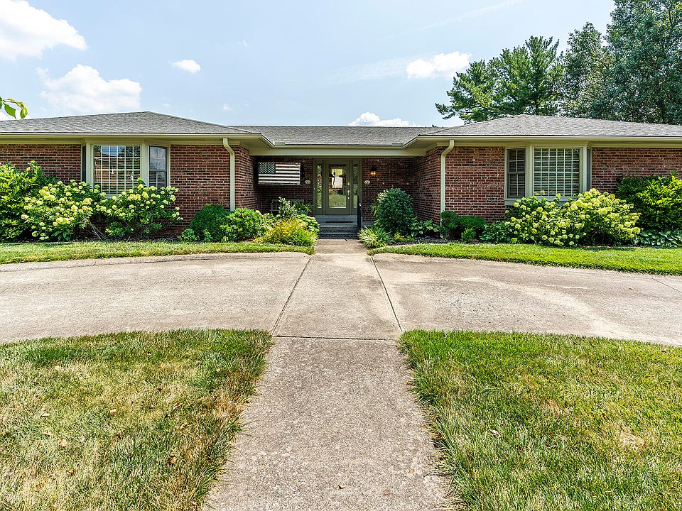1st image of 488 Lakeshore Dr