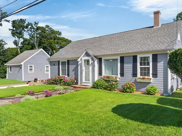 21 W Spring St, Tisbury, MA 02568