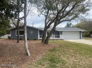 110 Cedar Rd, Pine Knoll Shores, NC 28512