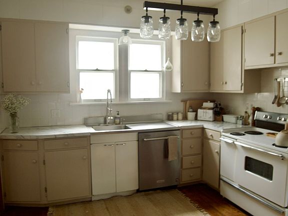 3rd image of 937 Jefferson Ave