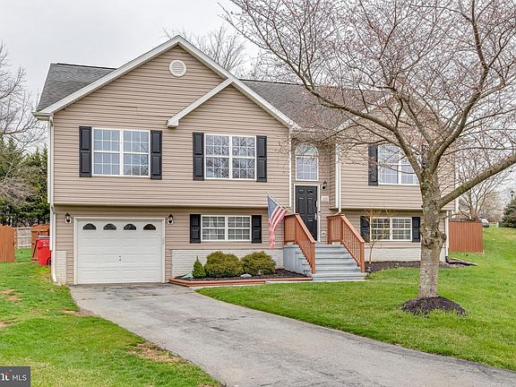 3rd image of 182 Jack Rabbit Ln