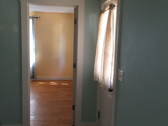 3rd image of 18 Greenwood St