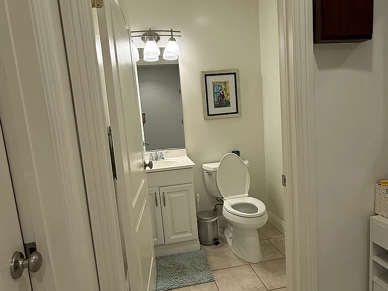 10130 Commerce Ave #7 — Photo 8