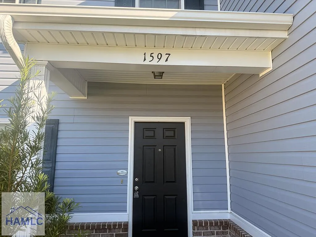 4 bed, 2.5 bath, 1930 sqft, $2,150 — Photo 4