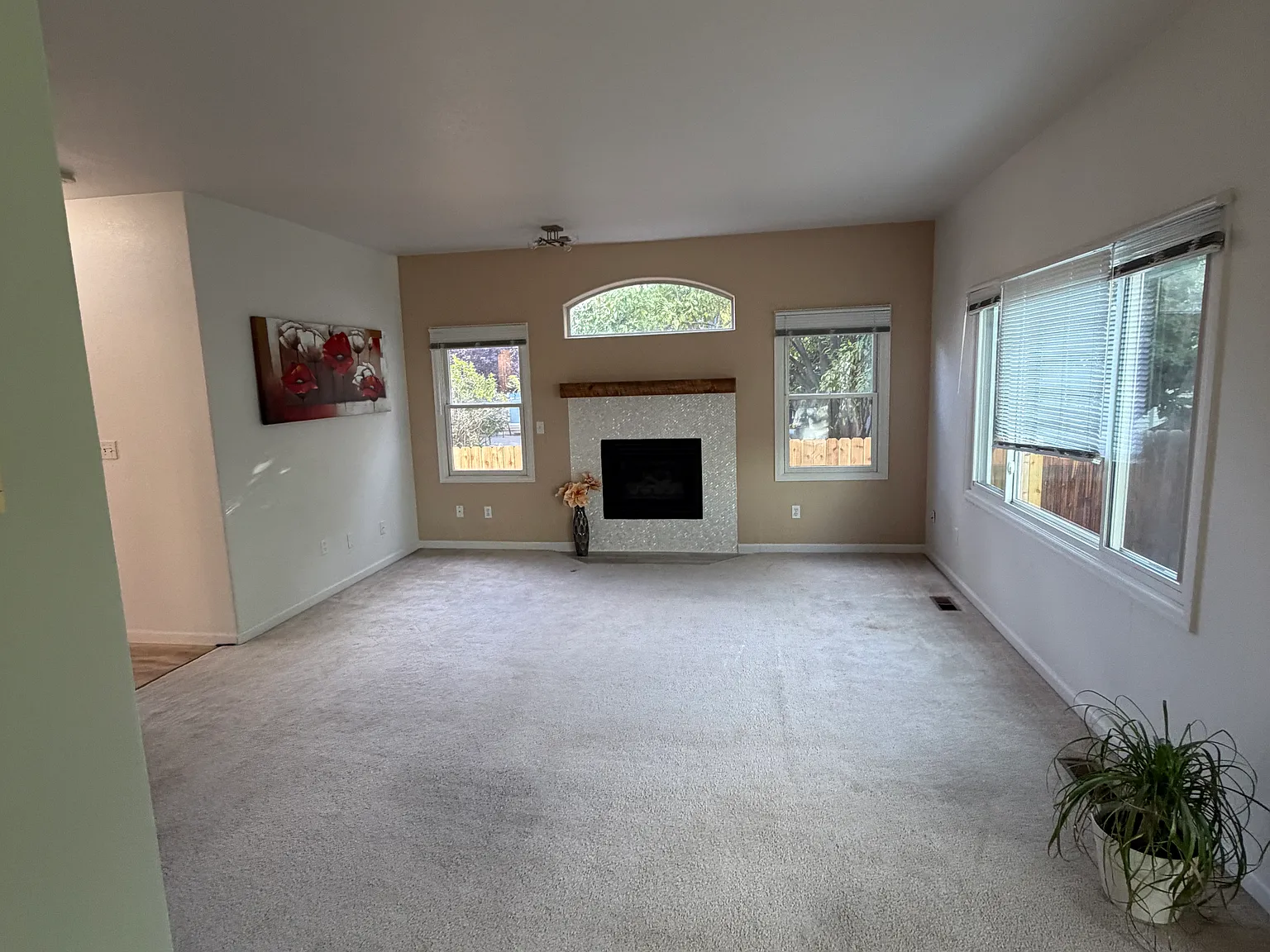 3 bed, 2300 sqft, $3,100 — Photo 4
