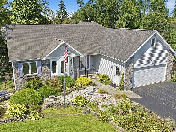 2nd image of 116 Venetia View Cir
